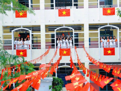 Liên đội trường THCS Phú Hoà sinh hoạt truyền thống nhà trường cho học sinh