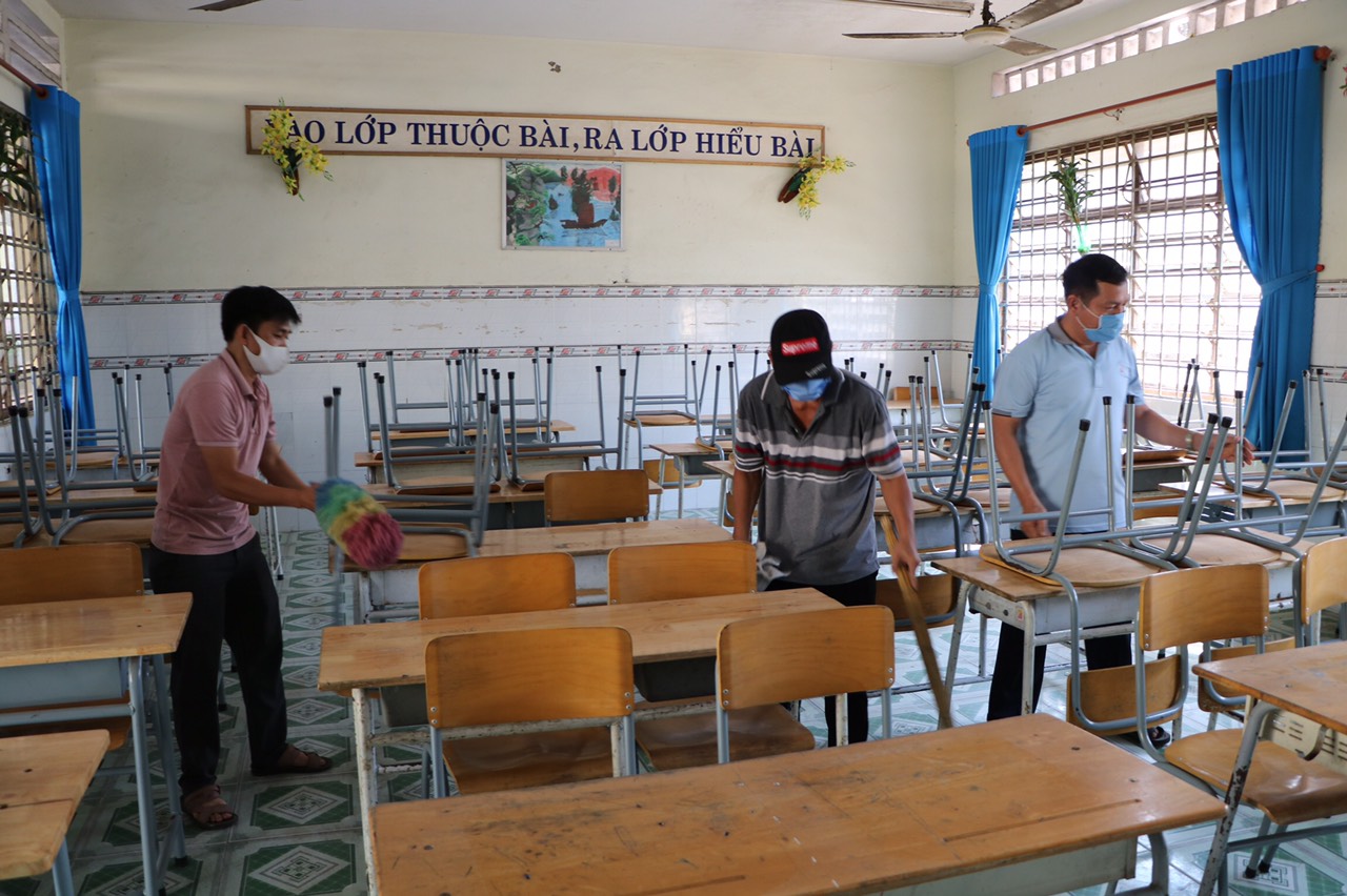 Nhà trường tập trung vệ sinh trường lớp đón học sinh trở lại