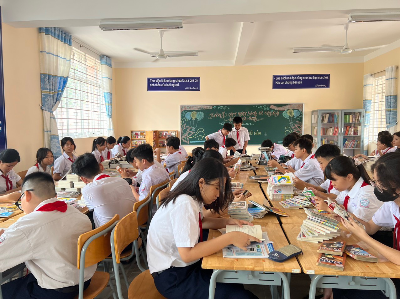 HƯỞNG ỨNG NGÀY SÁCH VÀ VĂN HÓA ĐỌC VIỆT NAM 21 /4 /2024