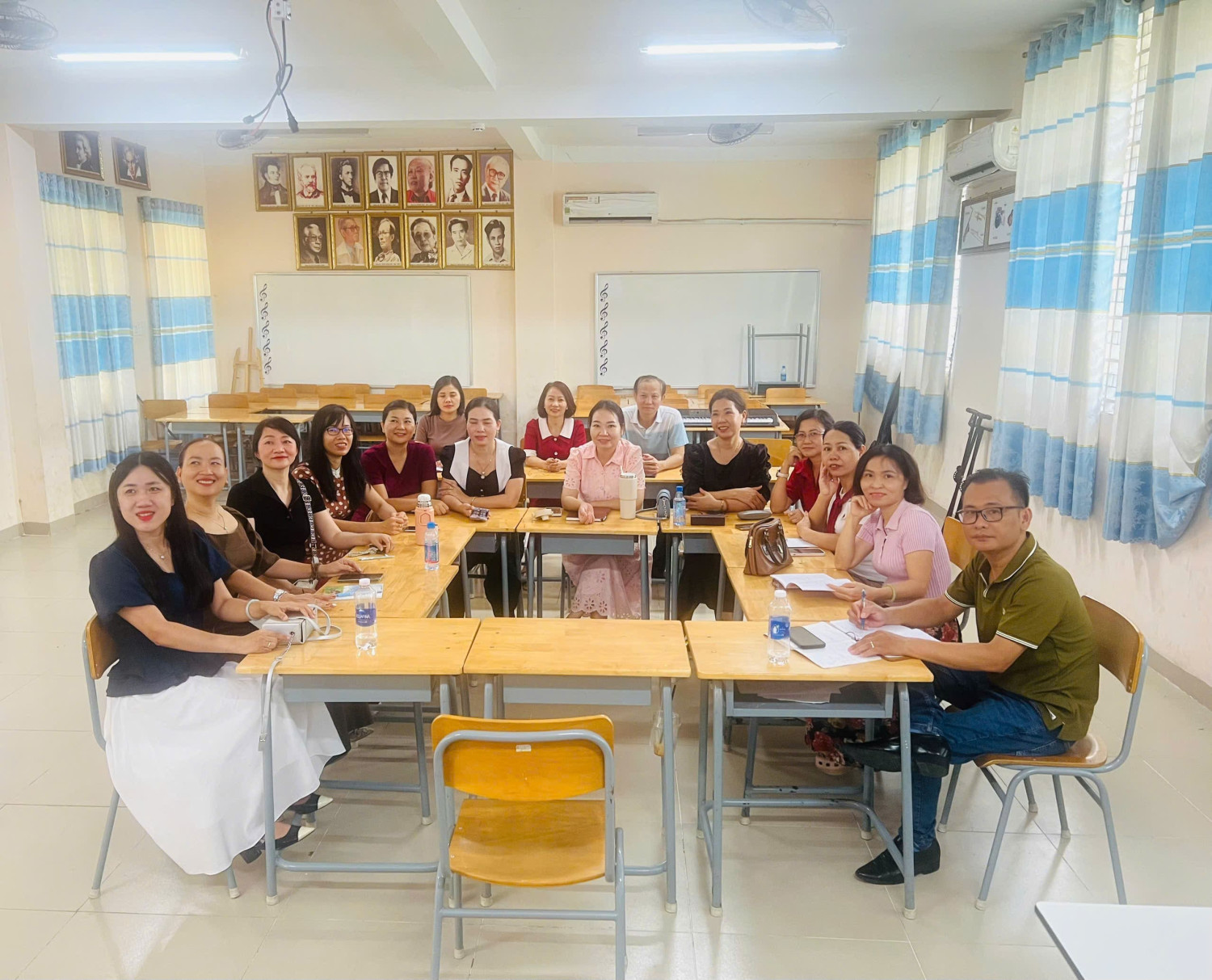 Giáo viên bộ môn tổ ngữ Văn tham gia tập huấn