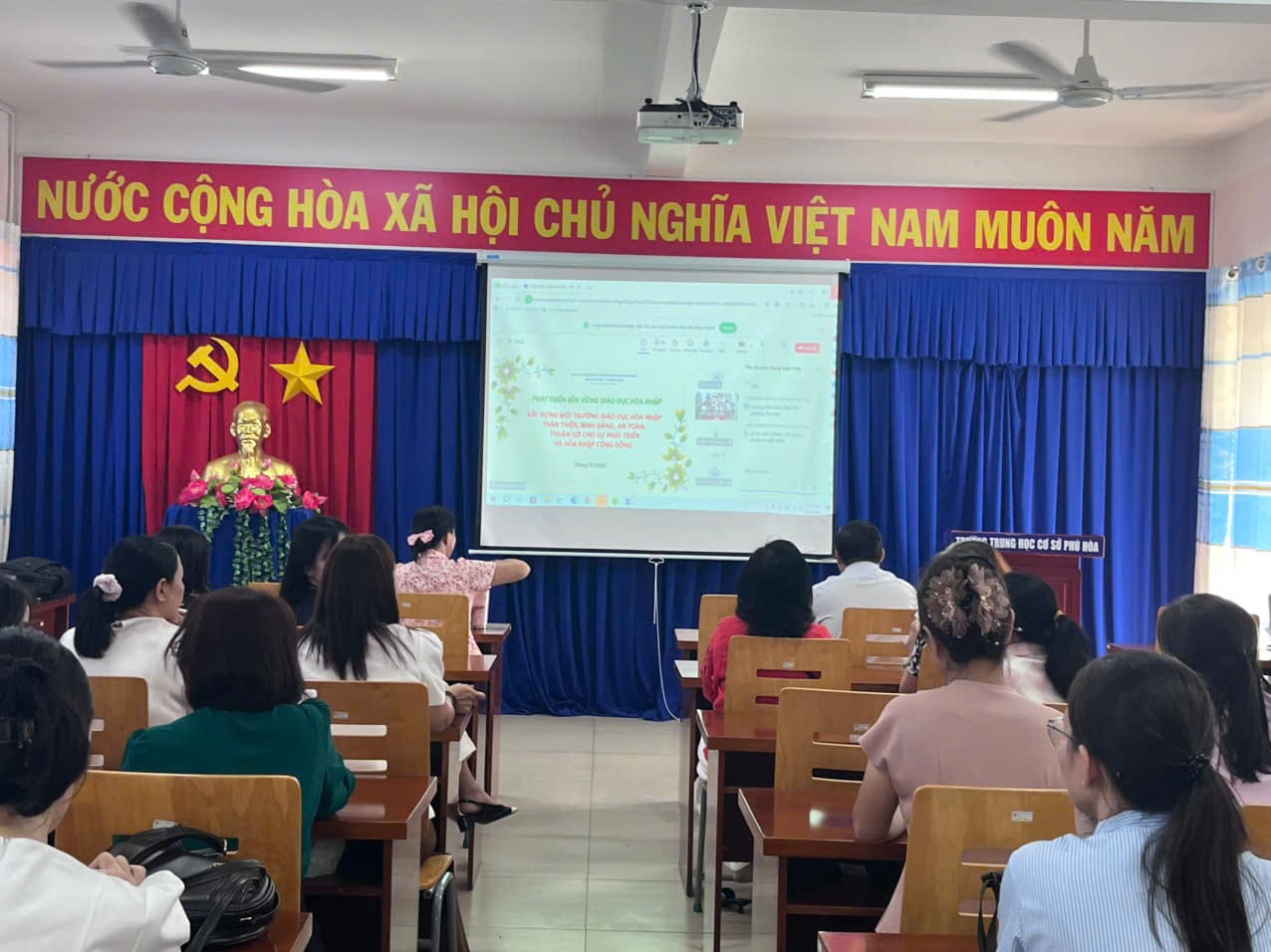 Tham gia tập huấn giáo dục hoà nhập