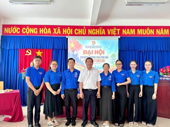 CHI ĐOÀN TRƯỜNG THCS PHÚ HOÀ TỔ CHỨC ĐẠI HỘI CHI ĐOÀN NĂM HỌC 2026 – 2027