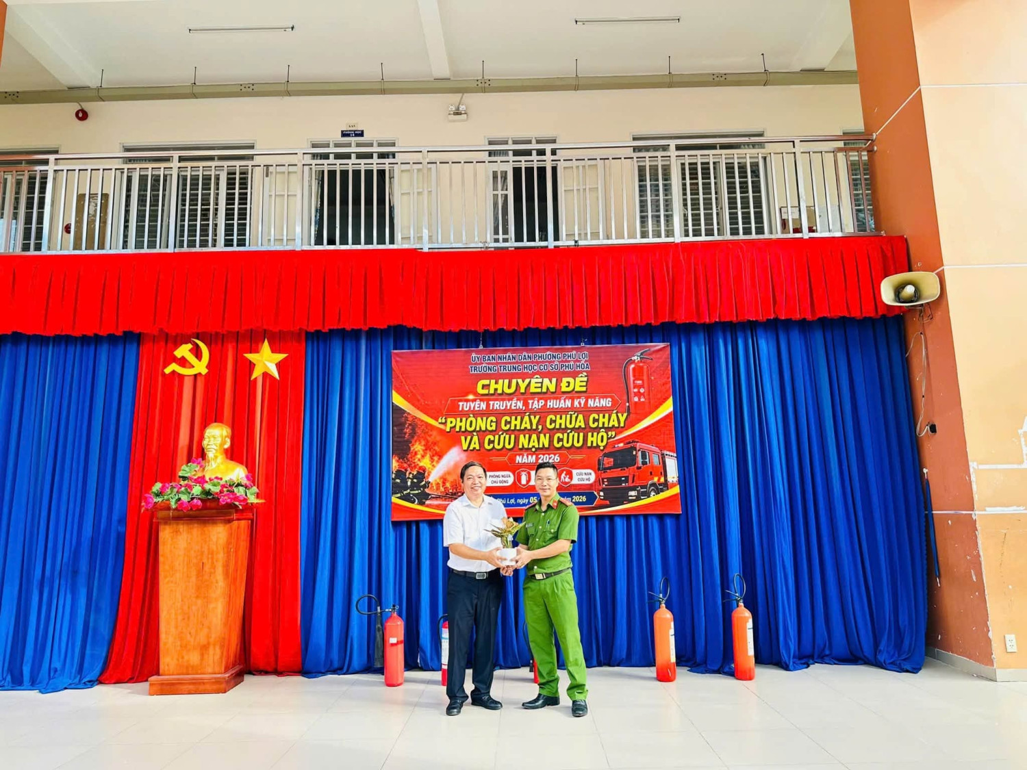 TRƯỜNG THCS PHÚ HOÀ TỔ CHỨC CHUYÊN ĐỀ “PHÒNG CHÁY, CHỮA CHÁY VÀ CỨU NẠN, CỨU HỘ”